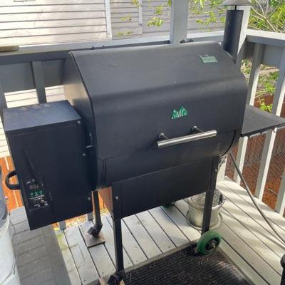 GMG Daniel Boone Smoker and Pellets