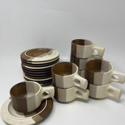Vintage Fabrik Cups and Saucers