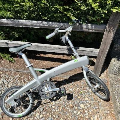 ixi Foldable Bike With Carry Cases and Accessories-Used Twice