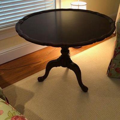 Vintage Pie Crust table 