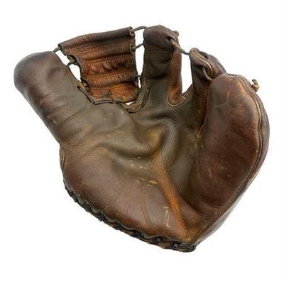 Lot 147  
Rawlings, Eddie Matthews Playmaker Baseball Glove