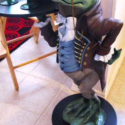 Frog Butler With Side Table Drink Tray