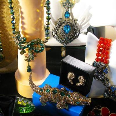OUSTANDING Swarovski Crystal Purses / Heidi Daus Swarovski Crystal Bracelets - Earrings - Necklaces and Brooches