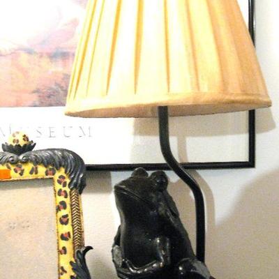 Black Frog Lamp