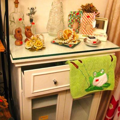 White Cabinet for Bedroom, Kitchen or Bathroom