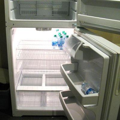 Hotpoint Smaller Refrigerator Freezer - Very Nice and Clean - Perfect for Basement or Garage