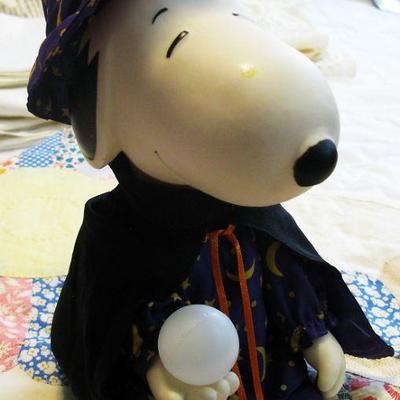 Halloween Peanuts Snoopy Wizard Dancing Music Lighted Crystal Ball Vinyl