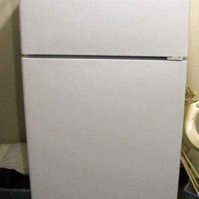 Hotpoint Smaller Refrigerator Freezer - Very Nice and Clean - Perfect for Basement or Garage