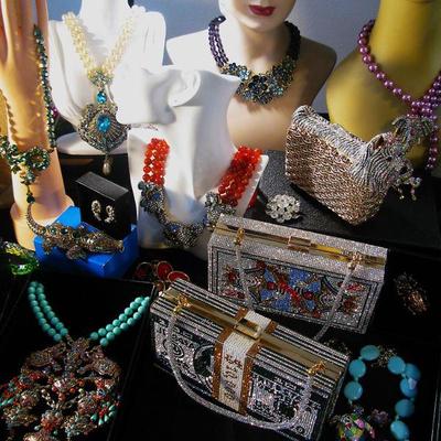 OUSTANDING Swarovski Crystal Purses / Heidi Daus Swarovski Crystal Bracelets - Earrings - Necklaces and Brooches