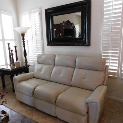 La-Z-Boy Douglas Reclining sofa in Off white