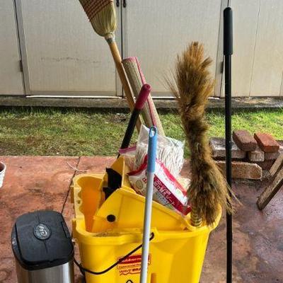 PPE205- Rubber Maid Commercial Mop Bucket & Cleaning Accessories 