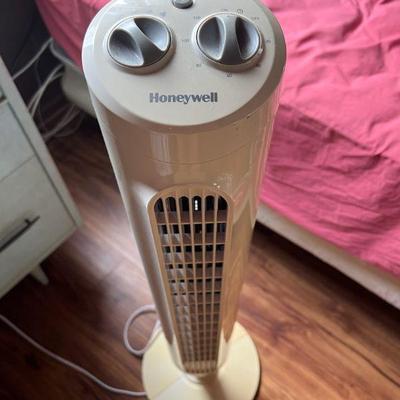 PPE159- Honeywell Pedestal Fan