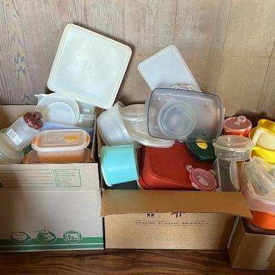 PPE052 Mystery Lot Of Plastic Food Storage Containers Including Tupperware 
