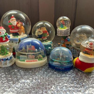 PPE120- Various Vintage Snow Globes