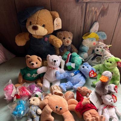 PPE169- Assorted Stuffed Bears & Animals