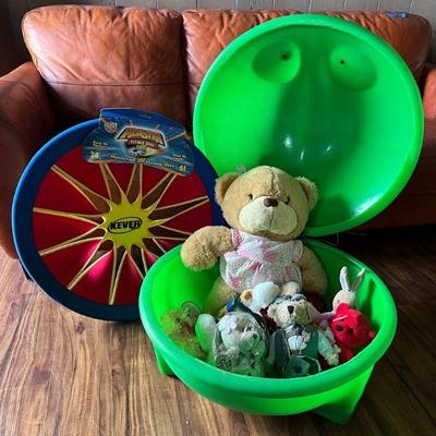 PPE028- Various Teddy Bears In Vintage Froggy Toy Box
