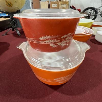 Vintage Pyrex bowls