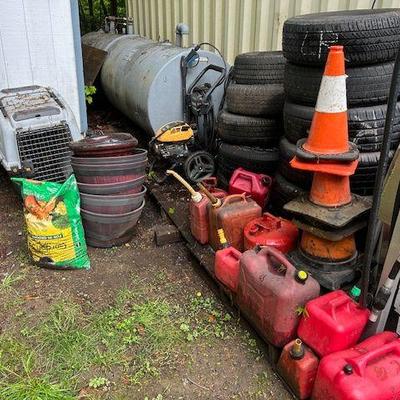 Yard sale photo in Newtown, CT