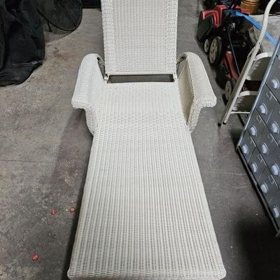 Lot 280 | Adjustable Wicker Chaise Lounge Chair