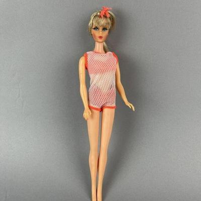 Lot 377 | Vtg Original Twist and Turn Barbie