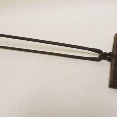 1245	PRIMITIVE WROUGHT IRON WAFFLE IRON, APPROXIMATELY 9 1/2 IN X 29 IN LONG
