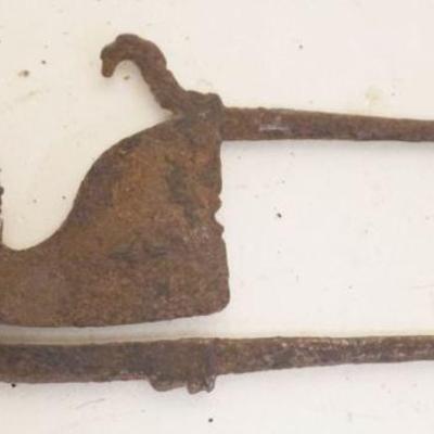 1223	PRIMITIVE HAND FORGED METAL CUTTER WITH IMAGE OF ROOSTER HEAD, APPROXIMATELY 8 IN X 4 IN, CUTTER SEIZED
