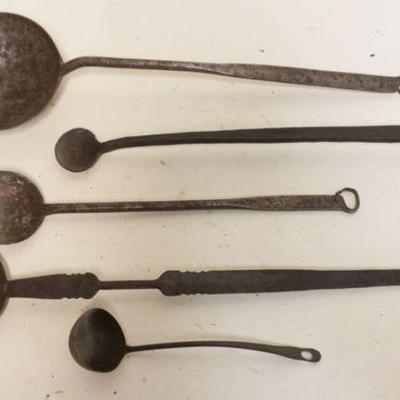 1229	PRIMITIVE WROUGHT IRON SPOONS AND LADLES, LONGEST APPROXIMATELY 20 IN
