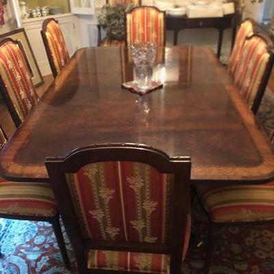 Beautiful  Dining Room Set /with two leaves, 10 chairs. Asking $2500, negotiable
