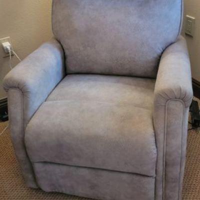 Flex Steel easy lift chair hardly used $600