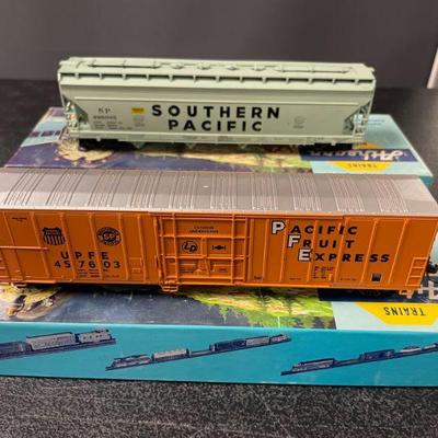 HO SCALE TRAINS