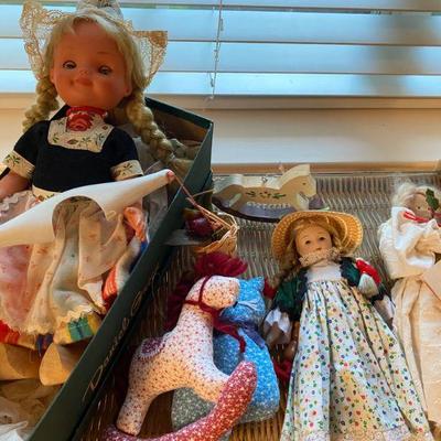 Vintage dolls from porcelain to fabric