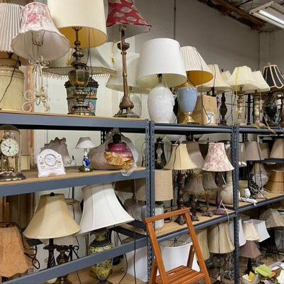 So many lamps (floor lamps too).