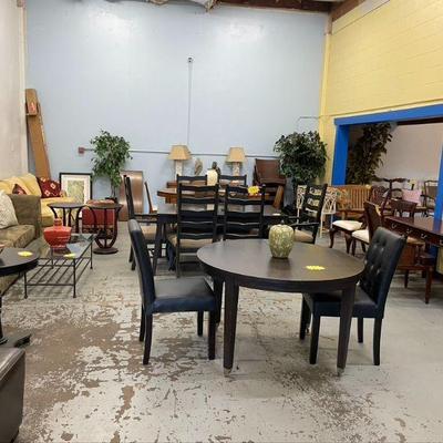 Tons of furniture in great condition.