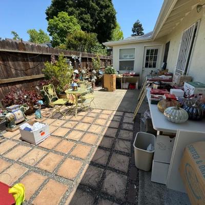 Yard sale photo in Alameda, CA