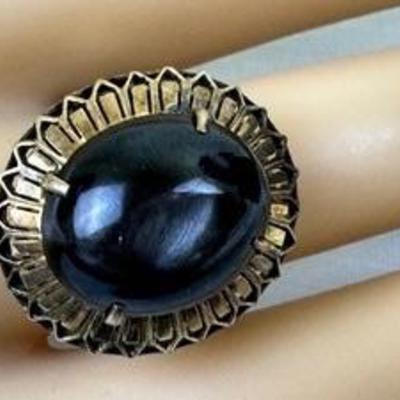 Vintage 18k Gold and Black Onyx Ring 

In good condition with light wear

Size 6.5