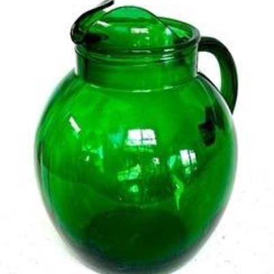 Vintage Emerald Green Crown Corning Glass Balloon Style Pitcher with Ice Lip

Three Quart, Measures 9