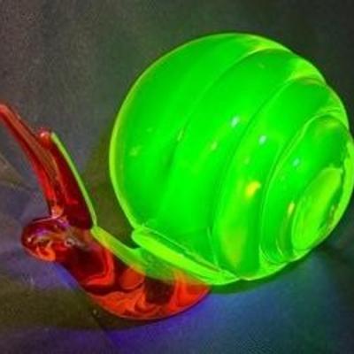 Uranium Glass Snail 