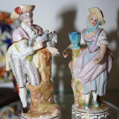 Unmarked figurines. Early. 19th century. Porcelain. 