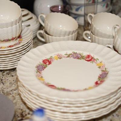 Service of Spode dinnerware 