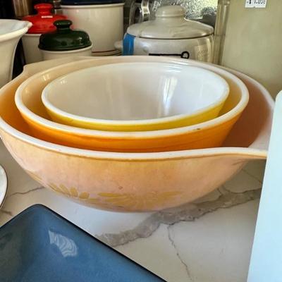 Pyrex bowls