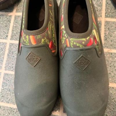 Muck shoes