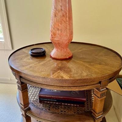 Oval accent table