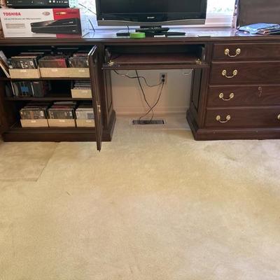 Harden Traditional Executive Desk