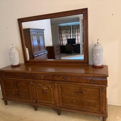 Thomasville dresser with mirror 