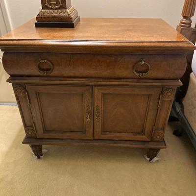 Vintage Thomasville nightstands 