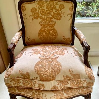 Accent chair