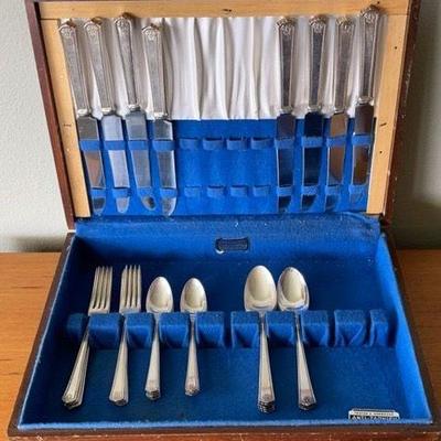 Wm. ROGERS SILVERPLATE FLATWARE SILVERWARE * 8 Pieces Each For A Total Of 32
