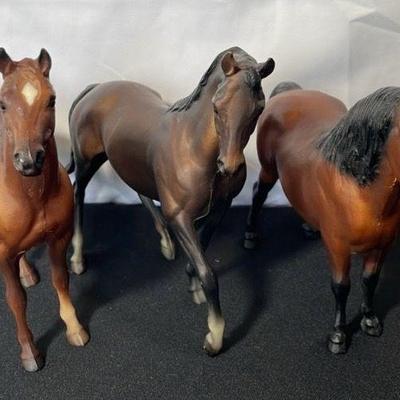 Medium Size Horses * 1 Confirmed Breyer
