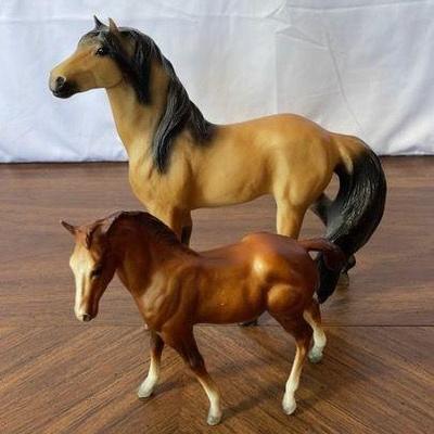 Breyer Medium Horse * Unmarked Small Horse
