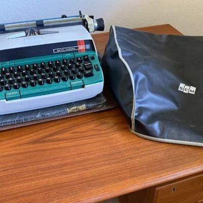 Smith-Corona 250 Electric Typewriter With Cover
